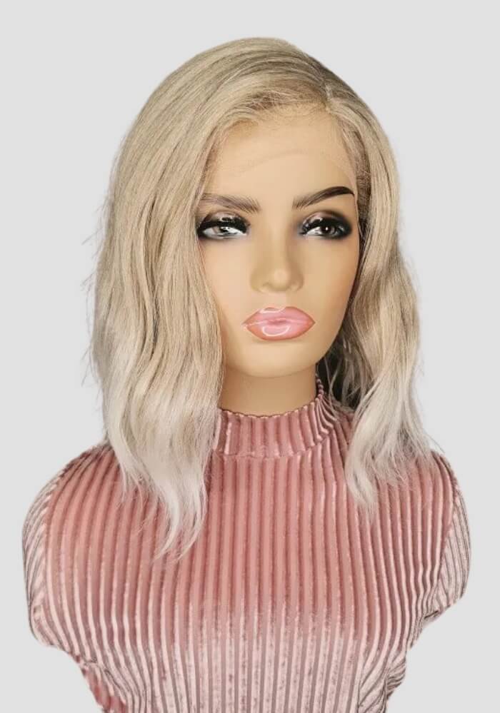 Clarity: Grijze bob wig